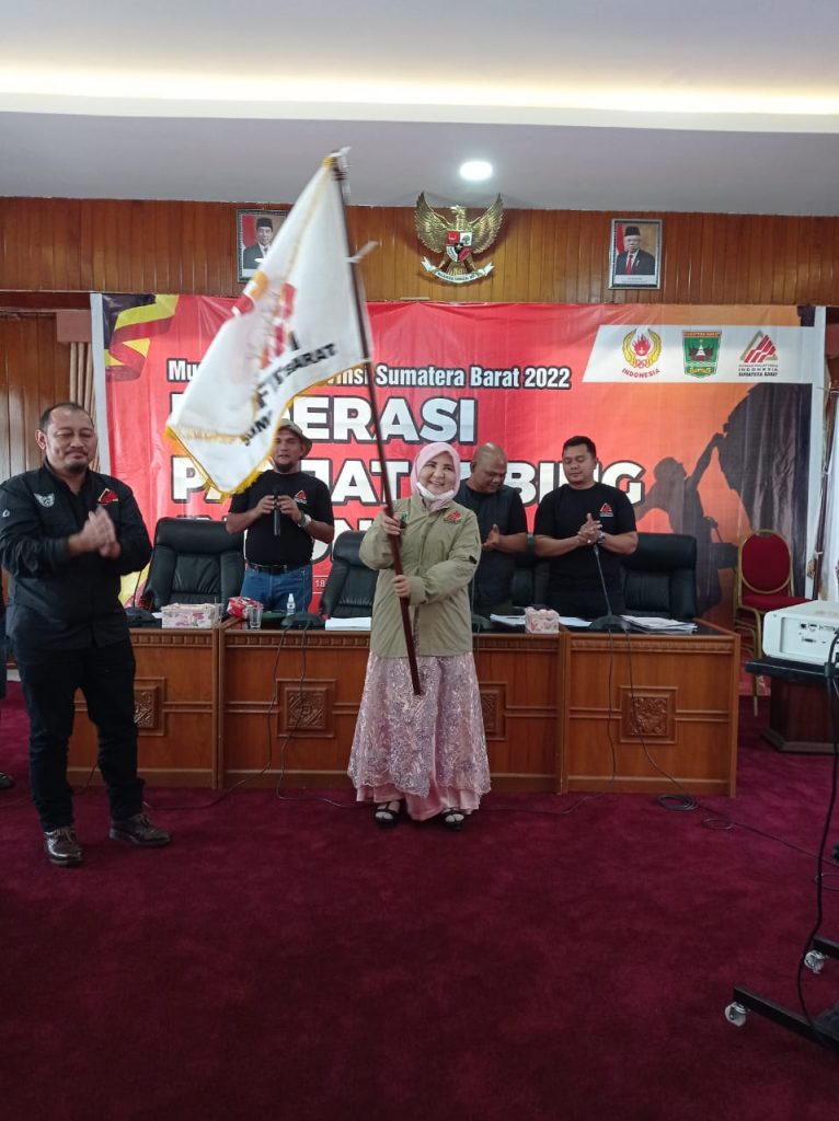 Terpilih jadi Ketua Umum, Nevi Zuarina Kibarkan Bendera FPTI Sumbar di Istana Bung Hatta