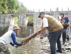 Kurangi Resiko Bencana Banjir, BPBD Sumbar Gelar Aksi Bersih Sungai