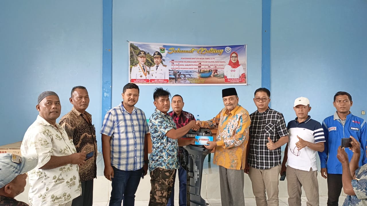 Tingkatkan Perekonomian Nelayan, Anggota DPRD Sumbar Zarfi Deson: Bantu Mesin Tempel