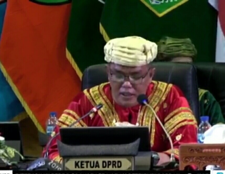 Ketua DPRD Supardi Pakai Baju Adat Minang Saat Pimpin Rapat Paripurna Istimewa Hari Jadi Sumbar ke-78