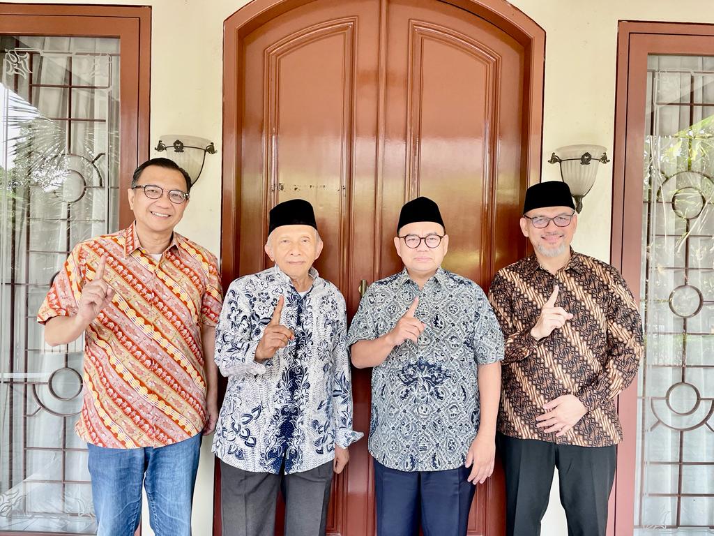 Kader Partai Ummat se Indonesia Antarkan AMIN Daftar ke KPU 19 Oktober