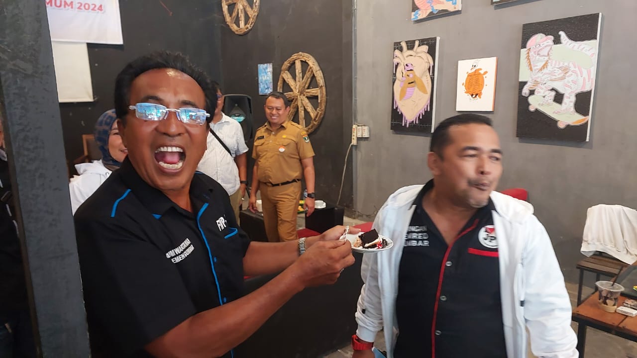 Novrianto Ucok Kena Prank saat jadi Narasumber Sosialisasi Kawal Pemilu dan Hoaks di Padang