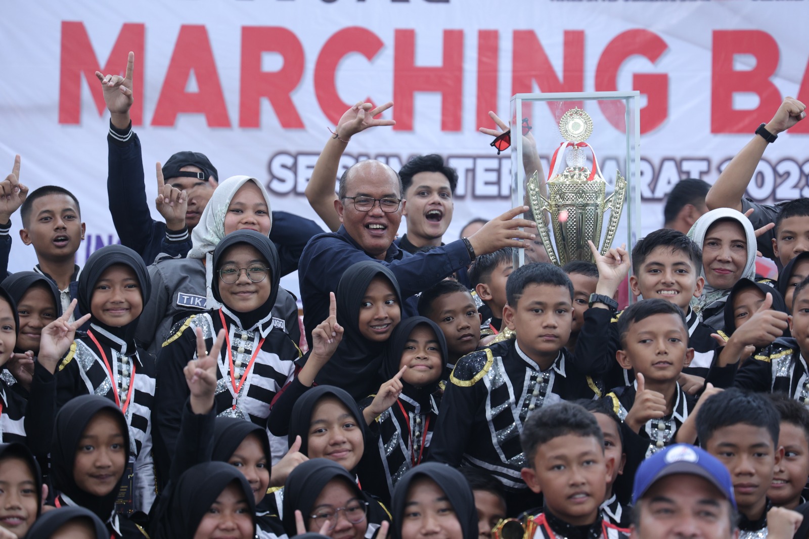Tutup Festival Marching Band, Ketua DPRD Sumbar: Kita Perlu Ciptakan Ruang Kreatif Generasi Muda
