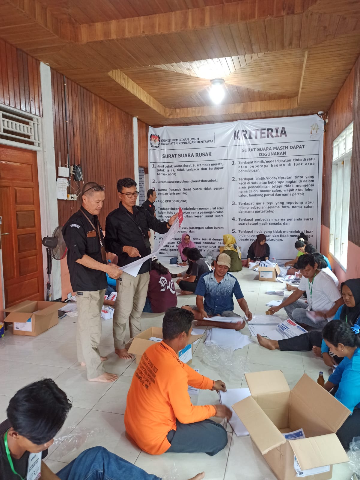 KPU Sumbar Tinjau Persiapan Distribusi Logistik Pemilu 2024 di Mentawai