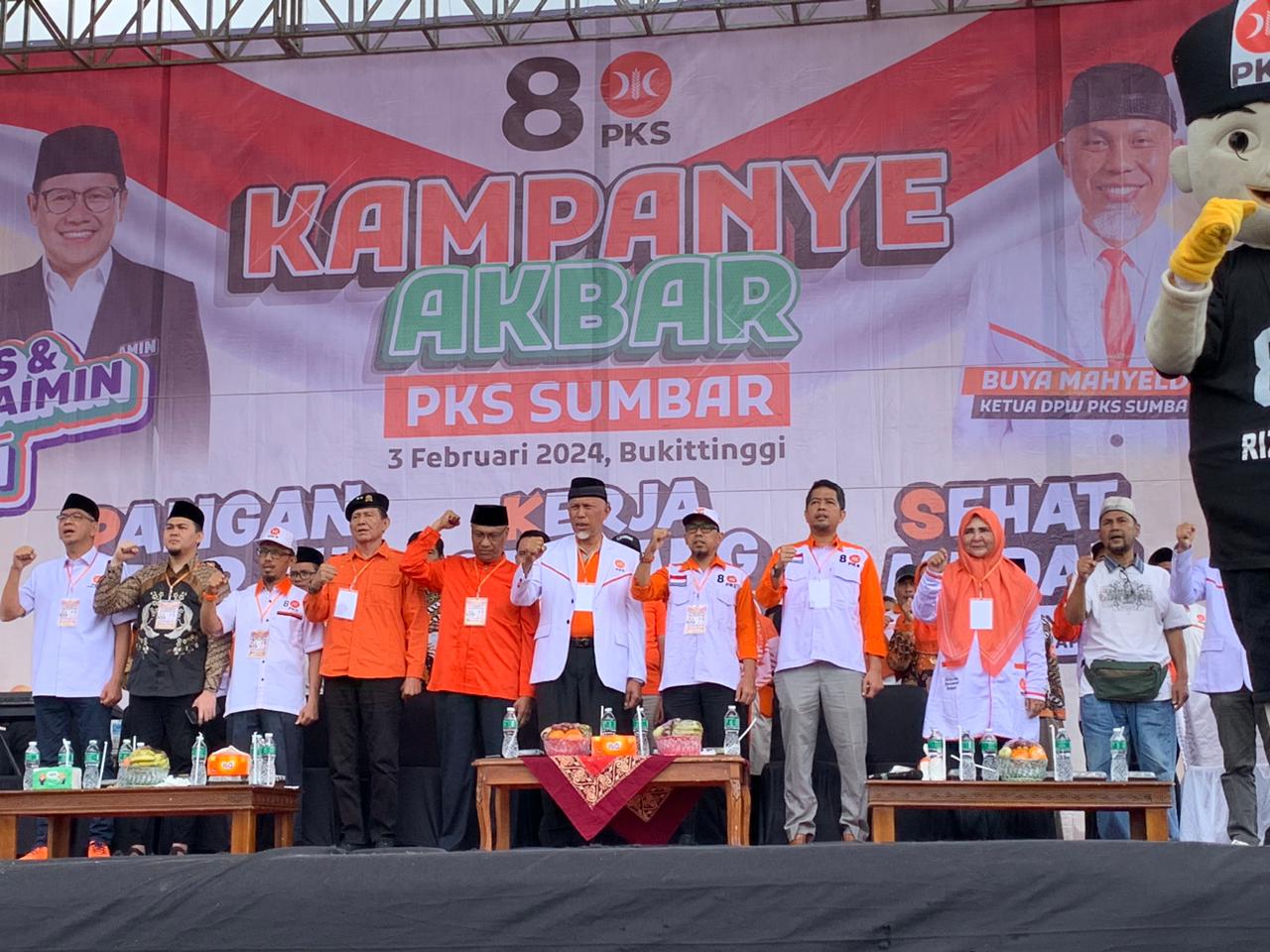 Hj Nevi Zuairina Hadir di Tengah Ribuan Massa Kampanye PKS di Dapil II Sumatera Barat